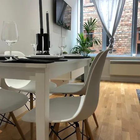 Modern, Large 2 Bedroom Duplex, Self Check-in شقة يورك