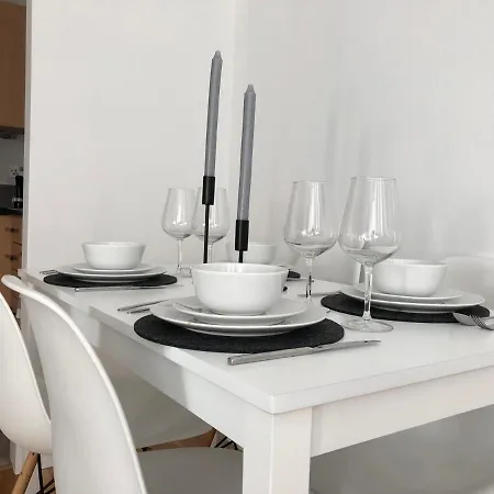 شقة Modern, Large 2 Bedroom Duplex, Self Check-in يورك
